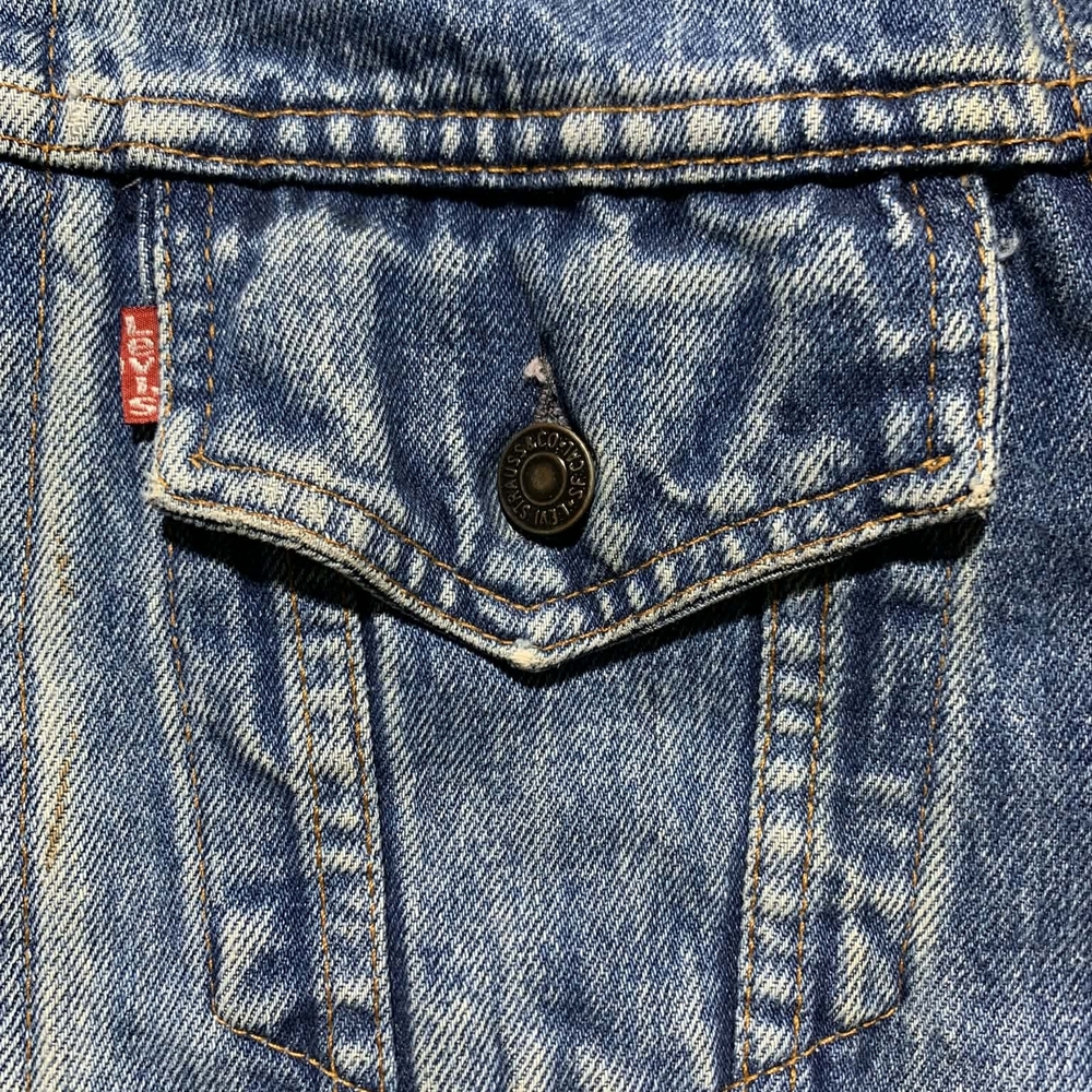 Vintage 80s Levi's Light Blue Denim Jacket - Picture 4 of 9